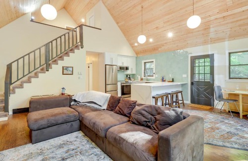 Albrightsville House | Community Beach Access Modern Poconos Cabin!
