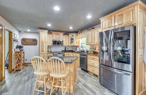 Walnut Mountain Cabin | Community Perks: Mtn-View Ellijay Cabin w/Hot Tub