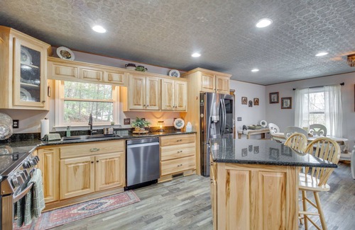 Walnut Mountain Cabin | Community Perks: Mtn-View Ellijay Cabin w/Hot Tub
