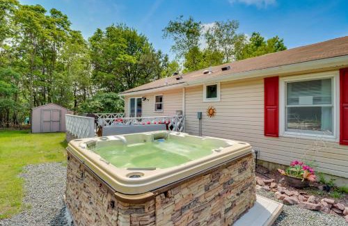 Albrightsville House | Community Pools and Hot Tub Albrightsville Cottage!