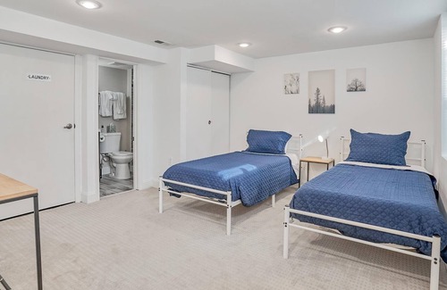 Jefferson Manor House | ☆Commuter's Cottage | Old Town | Kid + Pet Friendly☆
