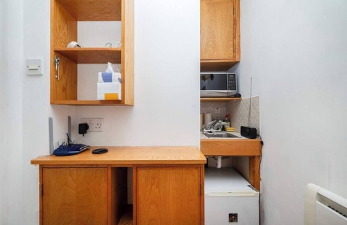 Warwick Apartment | Compact Studio in Vibrant Pimlico