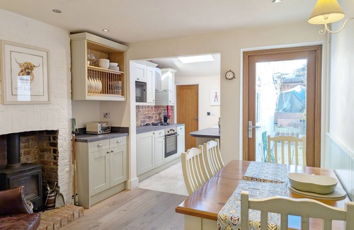Emsworth Cottage | Compass Cottage , Emsworth - a cottage that sleeps 4 guests in 2 bedrooms