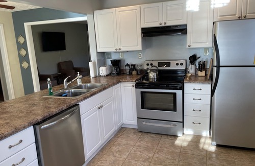 Butler House | Compass Rose: Orient yourself! 3 bedroom peaceful retreat on the lake