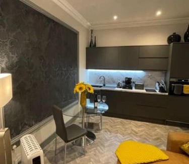 Haymarket Apartment | Complete City Centre Comfort