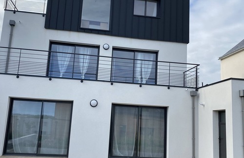 Saint-Pierre House | Complete house with sea view