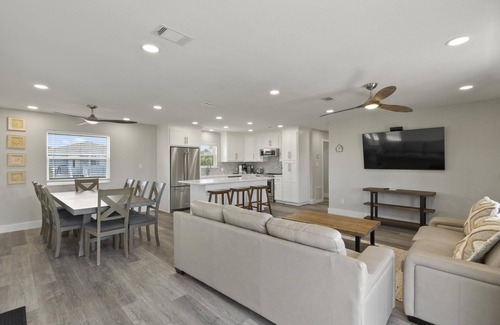 Toilla Segunda House | Complete renovation on this 4 bed, 3 bath Gulf View Home w/Private Pool!