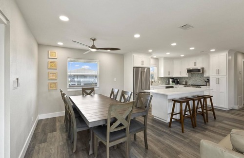 Toilla Segunda House | Complete renovation on this 4 bed, 3 bath Gulf View Home w/Private Pool!
