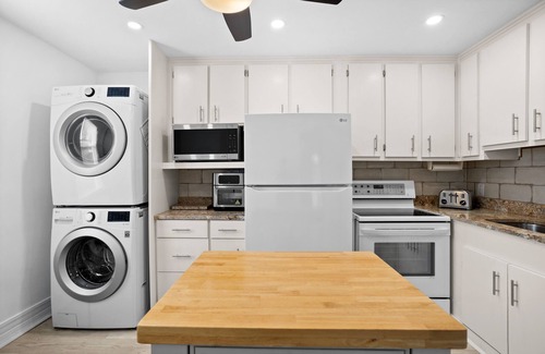 Disston Heights House | Completely Refinished Home Fresh 2 bedroom 5 miles from downtown and the beach
