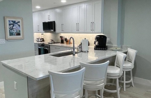 Marco Island Condo | COMPLETELY RENOVATED - Marco Island Somerset- 2BR 2BA W/Den and Wi-Fi! UNIT #807