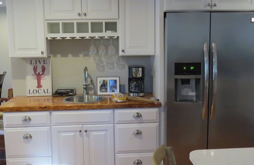 Ludlow House | Completely Renovated Lakefront Getaway