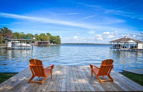 Tool House | Completely Renovated Open Waterfront Sunrise View Midcentury-Modern Private Home