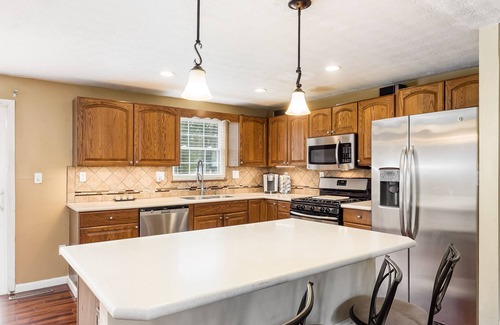 Columbus House | COMPLETELY UPDATED 4 bedroom, 2 full bath home with deck and big yard