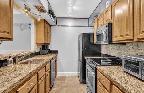 Central Beach Condo | Completely updated condo in perfect location 2 blocks to beach and Ocean Drive