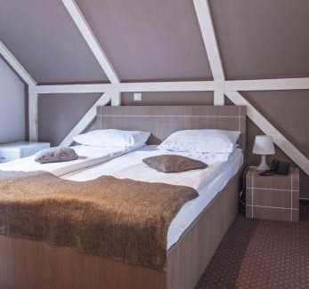 Moroeni Hotel | Complex Hotelier COTA O MIE