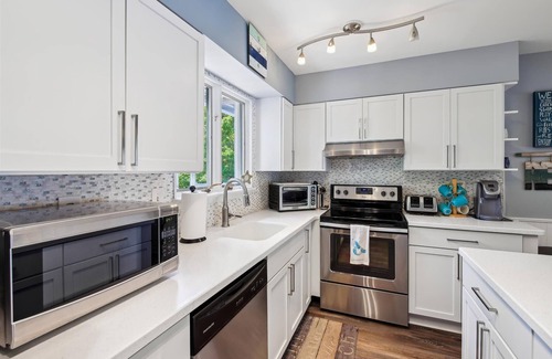 Bethany Beach House | Complimentary activities, a $300 WEEKLY value! Bright and pretty second floor 3-bedroom, 2 bath Sea Colony unit