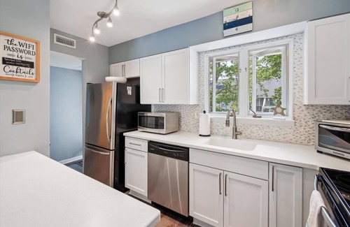 Bethany Beach House | Complimentary activities, a $300 WEEKLY value! Bright and pretty second floor 3-bedroom, 2 bath Sea Colony unit