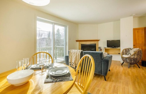 Petite-Riviere-Saint-Francois Apartment | Condo Entre Ciel et Fleuve, 1 CH, Sofa-Lit, Foyer
