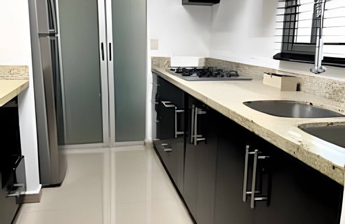Tres Rios Condo | Con vista a la alberca. Moderno y Cómodo.
