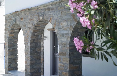 Mesi Condo | Conditioning In traditional island style - Four independent self-contained guest houses