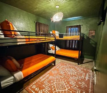 Russell House | Condo 2bd2bagrilllaundry-10pp-pet Friendly