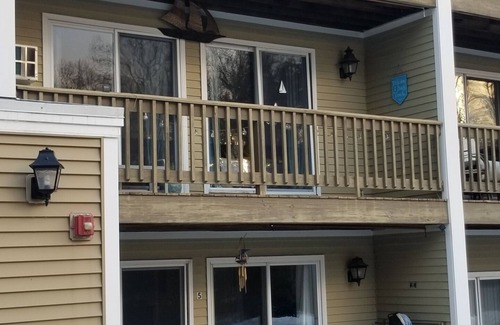 Gilford Condo | Condo across street from beach