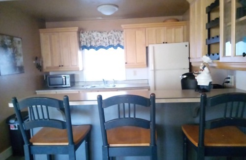 West Hartford Condo | Condo at Quechee Lakes Resort! Lovely walk to lake, club, and golfing!