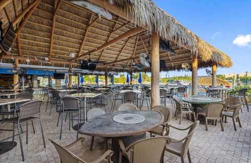 Trailer Estates Condo | Condo at the Bay with kitchenette, opt-in continental breakfast, queen&sofa bed
