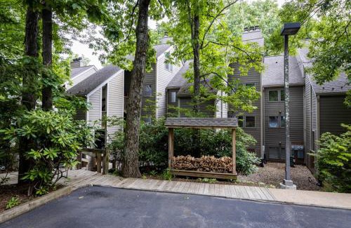 Wintergreen House | Condo At Wintergreen Walk To Slope, Pool Access