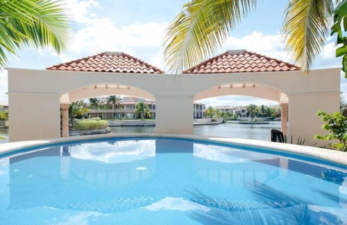 Puerto Aventuras Condo | Condo Bellmare Luxury front of lagon 4 step to the priv Pool 1 min to the Beach