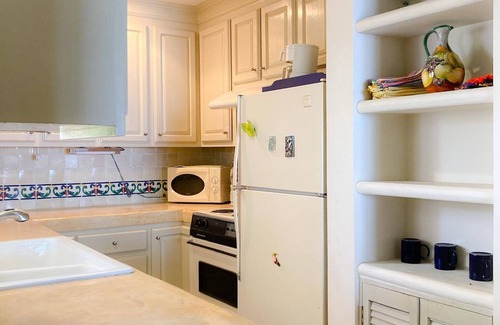 La Paz Apartment | Condo estilo mexicano a la orilla del mar, ideal para vacaciones familiares.