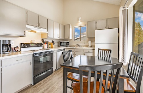 Birch Bay Condo | Condo in Birch Bay with Hot Tub and Game Room 205n