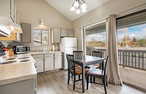 Birch Bay Condo | Condo in Birch Bay with Hot Tub and Game Room 205n