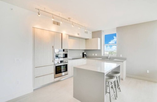 Hollywood South Central Beach Apartment | Condo in Hollywood Beach 3-2