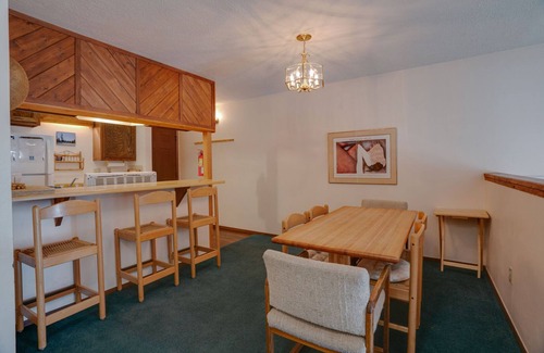 Angel Fire Condo | Condo just a Walk from the Chair Lift