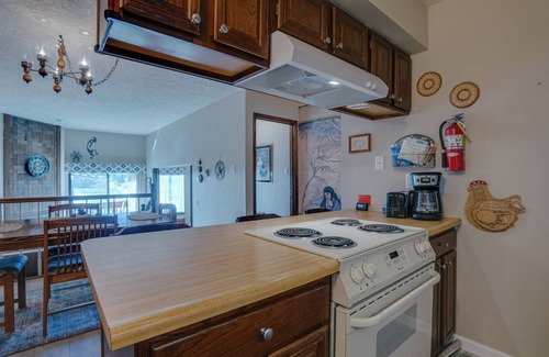 Angel Fire Condo | Condo just a Walk from the Chair Lift