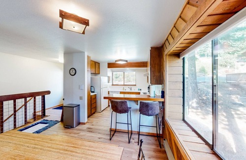 Lakeshore Condo | Condo near lake & skiing with on-site pool, hot tub, & sauna
