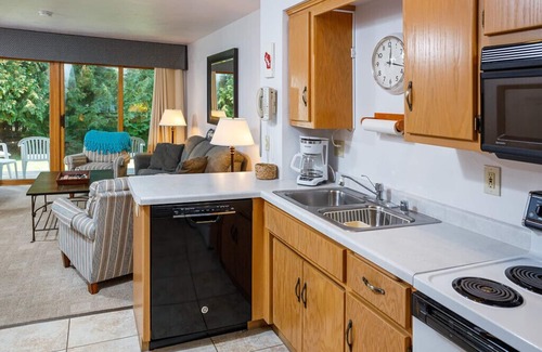 Fish Creek Condo | Condo near Top of the Hill Shops in Fish Creek w/pool and hot tub!