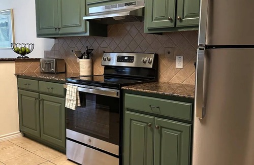 Fort Worth Condo | Condo nestled between golf courses and minutes from AT&T Stadium and Globe Life!