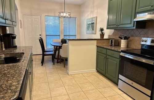 Fort Worth Condo | Condo nestled between golf courses and minutes from AT&T Stadium and Globe Life!
