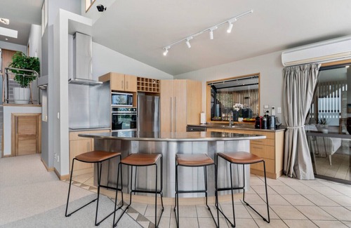 Fernhill House | Condo On Caples |Entertainers Dream + Hot Tub