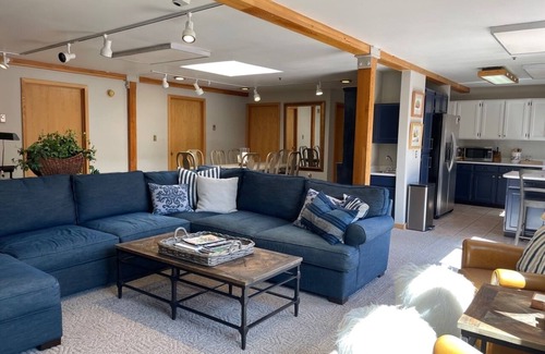 Downtown Park City Condo | Condo on Main Street! Short walk to town lift! Private rooftop hot tub! Sleeps 8