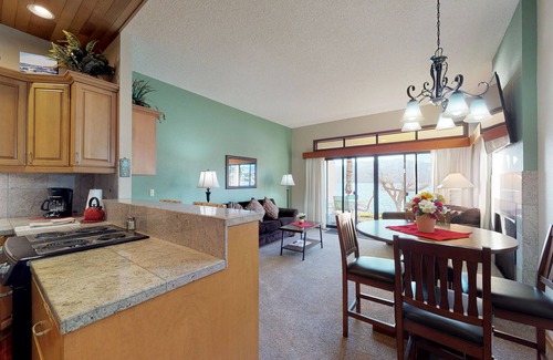 Chelan Condo | Condo on the Lake with Mountain Views, Shared Pool and Hot Tub, and Tons More