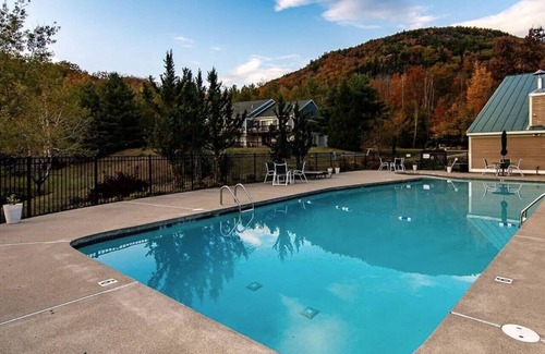 Lincoln Apartment | Condo on the Pond! Hot Tub &Pool & AC