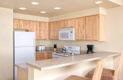 Seaside Condo | Condo right on the boardwalk in Seaside. 2 bed, 2 full bath. Sleeps 6