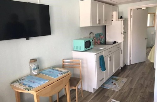 North Wildwood Condo | Condo that sleeps 6. 2 blocks from N Wildwood Beach. 2 blocks from the sea wall