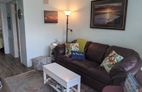 North Wildwood Condo | Condo that sleeps 6. 2 blocks from N Wildwood Beach. 2 blocks from the sea wall
