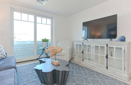Plymouth Cultural District Condo | Condo unit with balcony overlooking harbor