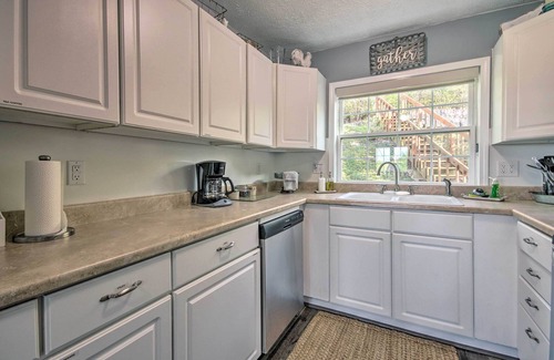 Holiday Island Condo | Condo w/Golf Courses On-Site < 1 Mi to Lake