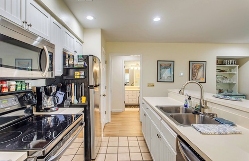 Sea Trail Condo | Condo w/Golf Course Views < 1 Mi to Sunset Beach!